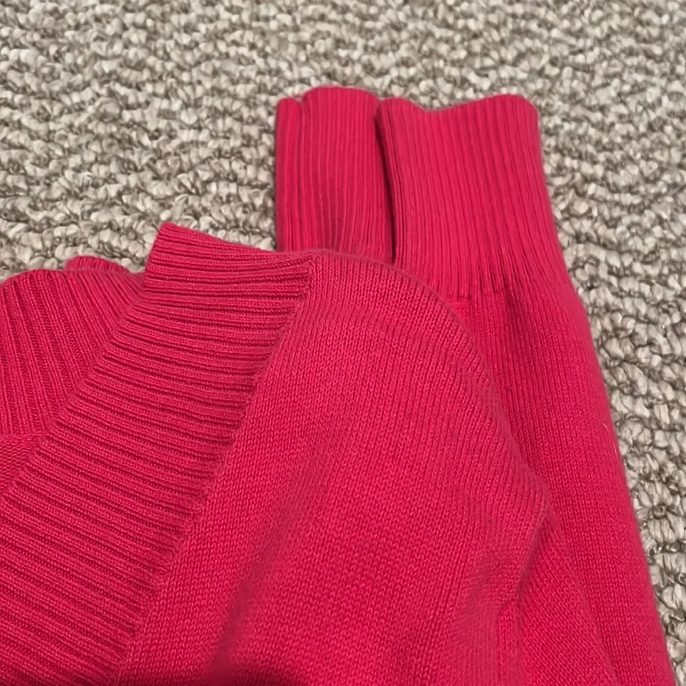 Woman’s Pink Gap sweater - Picture 4 of 5
